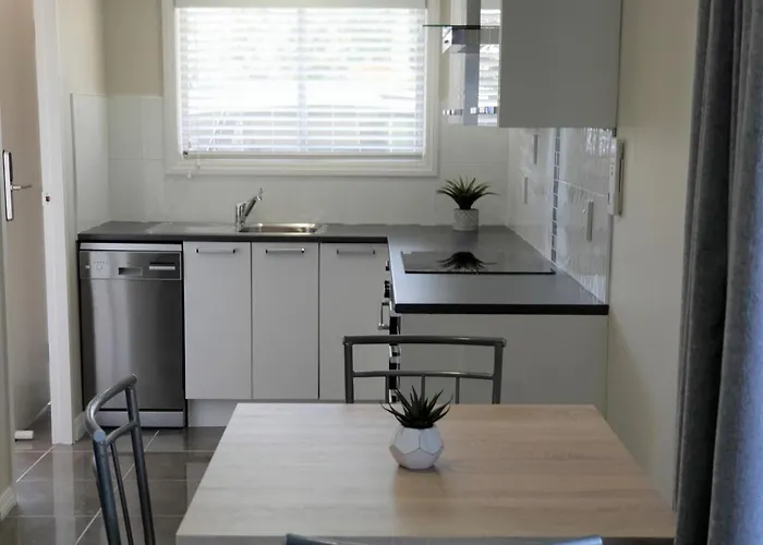 Rose Unit 6 Rotorua-accommodation &