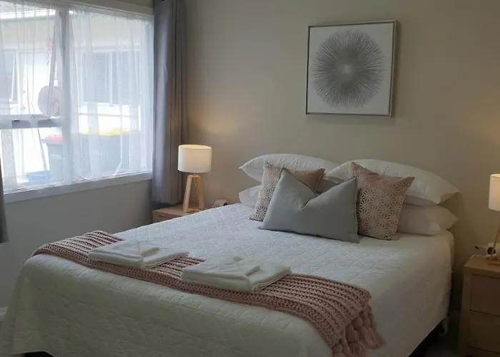 Rose Unit 6 Rotorua-accommodation &